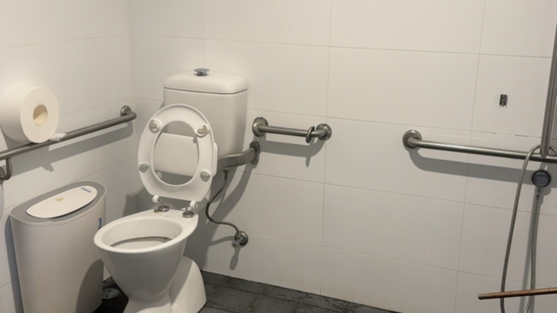 Auburn Ruth Everuss Aquatic Centre - accessible restrooms