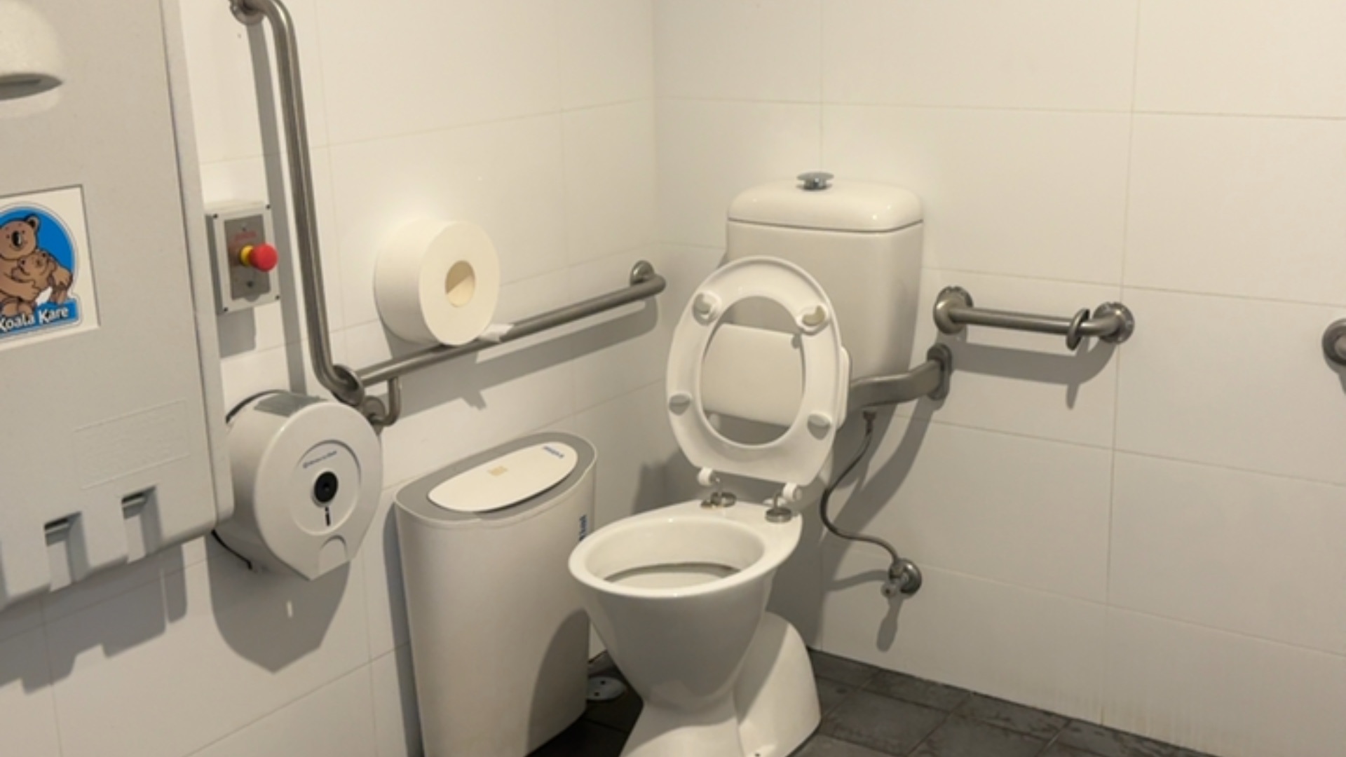 Auburn Ruth Everuss Aquatic Centre - accessible restrooms