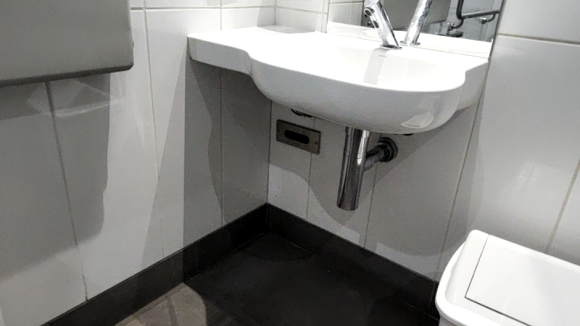 Keilor East Leisure Centre - accessible restrooms