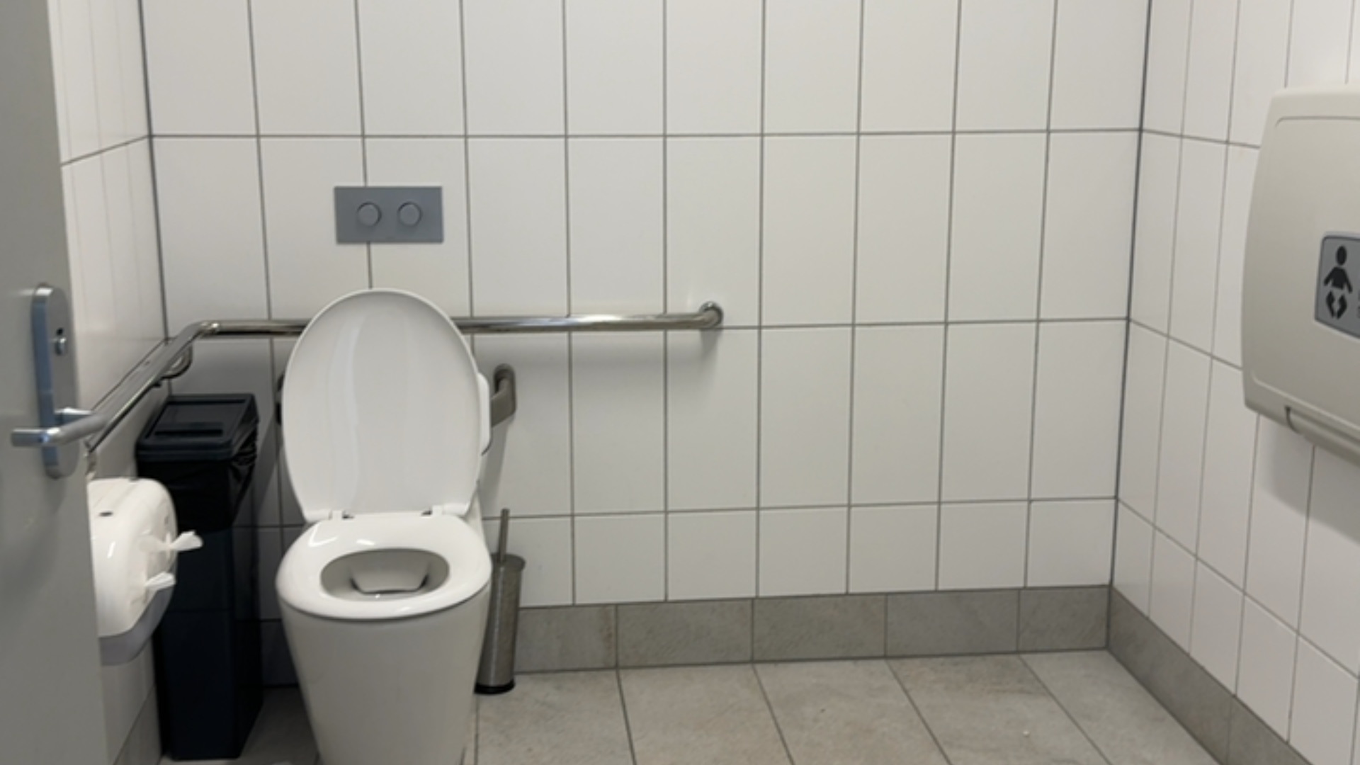 Yawa Aquatic Centre - accessible restrooms