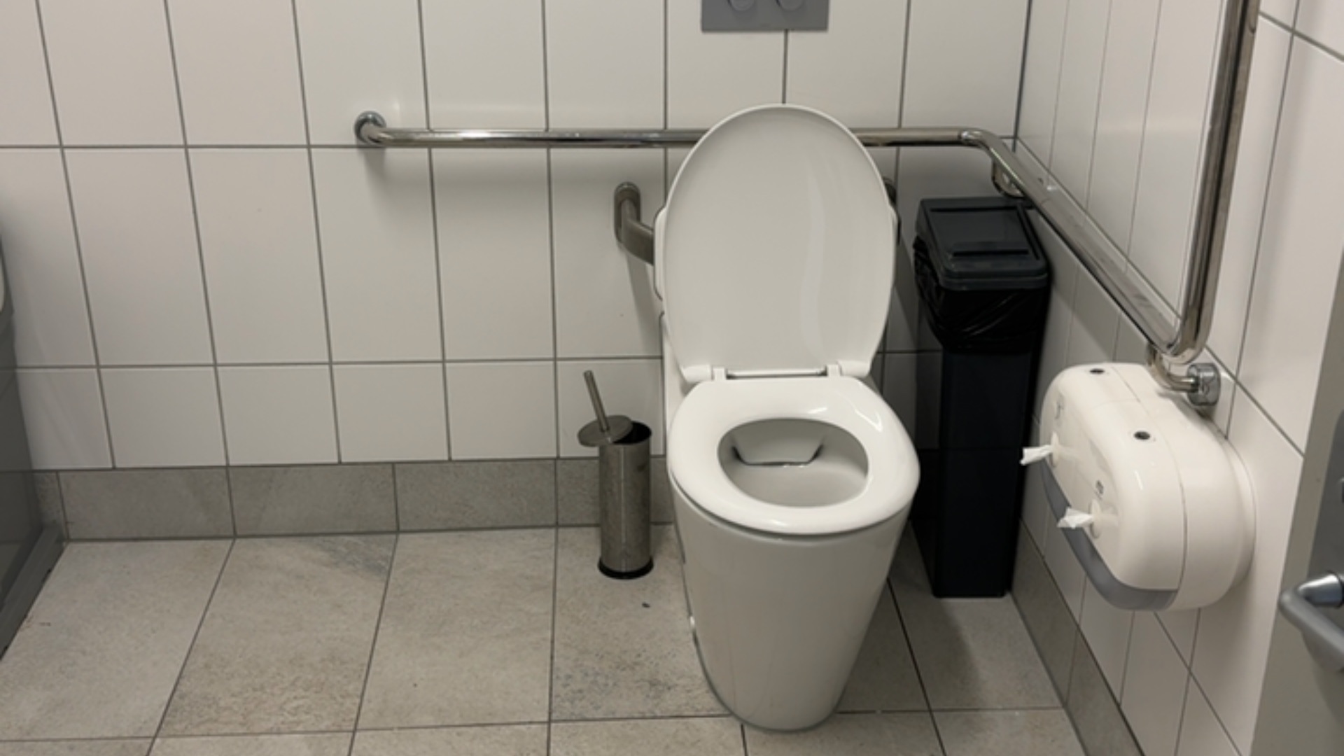 Yawa Aquatic Centre - accessible restrooms
