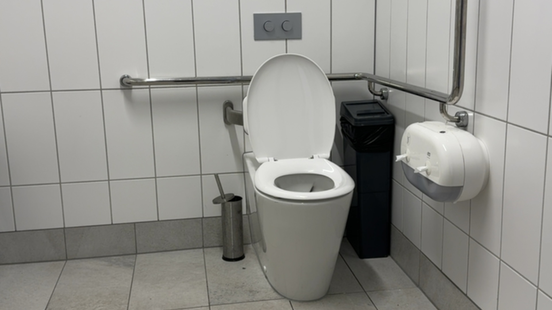 Yawa Aquatic Centre - accessible restrooms
