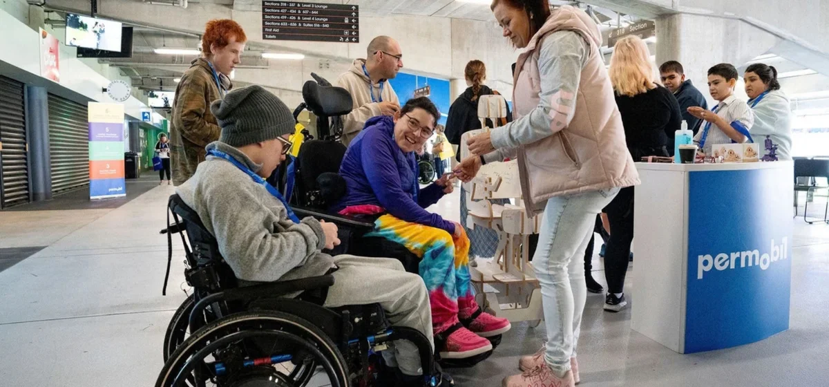 Do people using power chairs attending the event with support staff require a level entryway and permeable signs lining the concourse at Eden Park