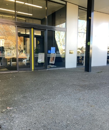 arriving_at_venue accessibility image